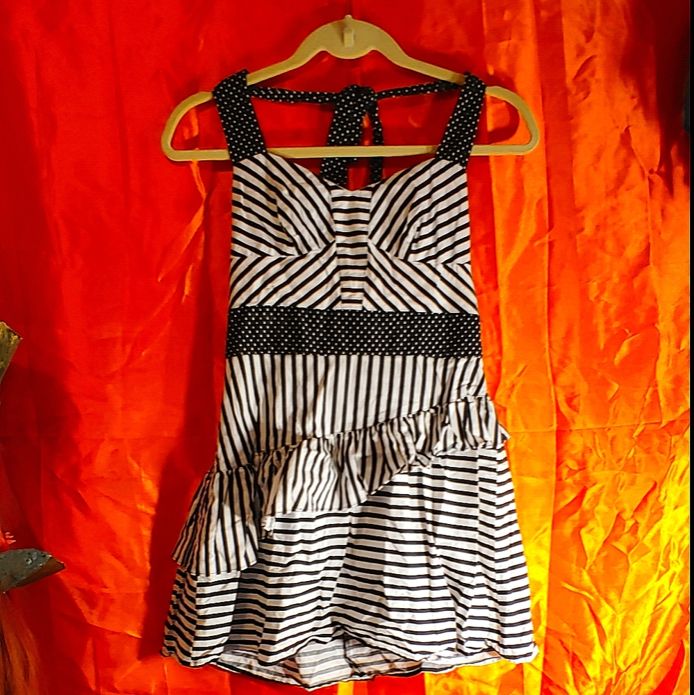 💀Hot Topic Beetlejuice Halter Pinup Dress💀
